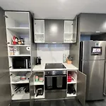 Midnight Luxe 2Br 2Bath 2Car 528 In The Heart Of Braddon Pool Sauna Gym Secure Parking Wifi Wine
