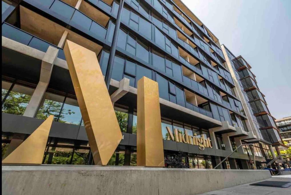 Midnight Luxe 2br 2bath 2car 528 In The Heart Of Braddon Pool Sauna Gym Secure Parking Wifi Wine Apartment