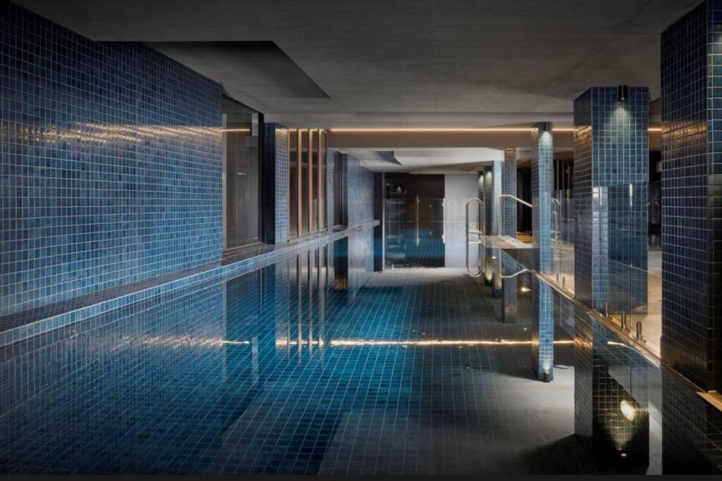 Midnight Luxe 2br 2bath 2car 528 In The Heart Of Braddon Pool Sauna Gym Secure Parking Wifi Wine Canberra
